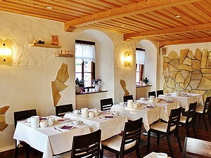 Frühstücksraum Hotel Folklorehof Frühstücksraum Hotel Folklorehof